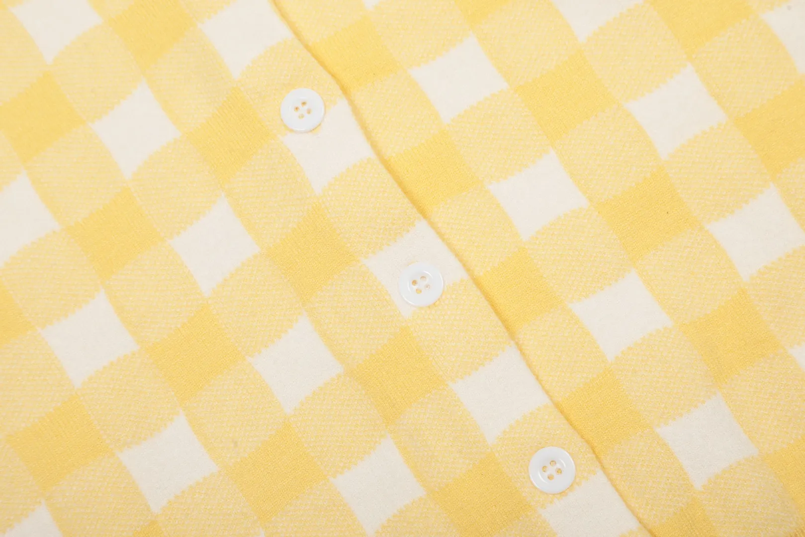 P190 Top quality" Style number: DS015# [Ralph Lauren plaid jacquard basic pony embroidered logo knitted cardigan long sleeves] ✅Ralph Lauren Ralph Lauren classic basic versatile plain plaid jacquard knitted cardigan long-sleeved small jacket ✅Main supplier of platform live broadcast wholesale entities ✅ZP quality 1:1 pattern making Scan the code to enter the GF website Counter quality ✅Detailed quality The only one in Guangzhou Imported quality cotton yarn Mainly high-end Needless to say, cost-effective and good quality. ✅Restore the original version. Loose, comfortable and stress-free. Simple is high-end. Classic is timeless. ✅The upper body is simple and easy to match. A must-have for goddess ootd. Good-looking clothes are never picky. A must-have in the goddess’ wardrobe. Size: S-L. Color: Navy blue. Light blue. Pink. Gray. Yellow. Red.